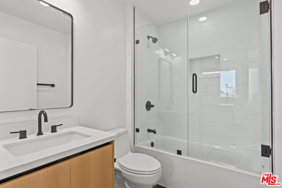 5657 Virginia Ave Unit: 301