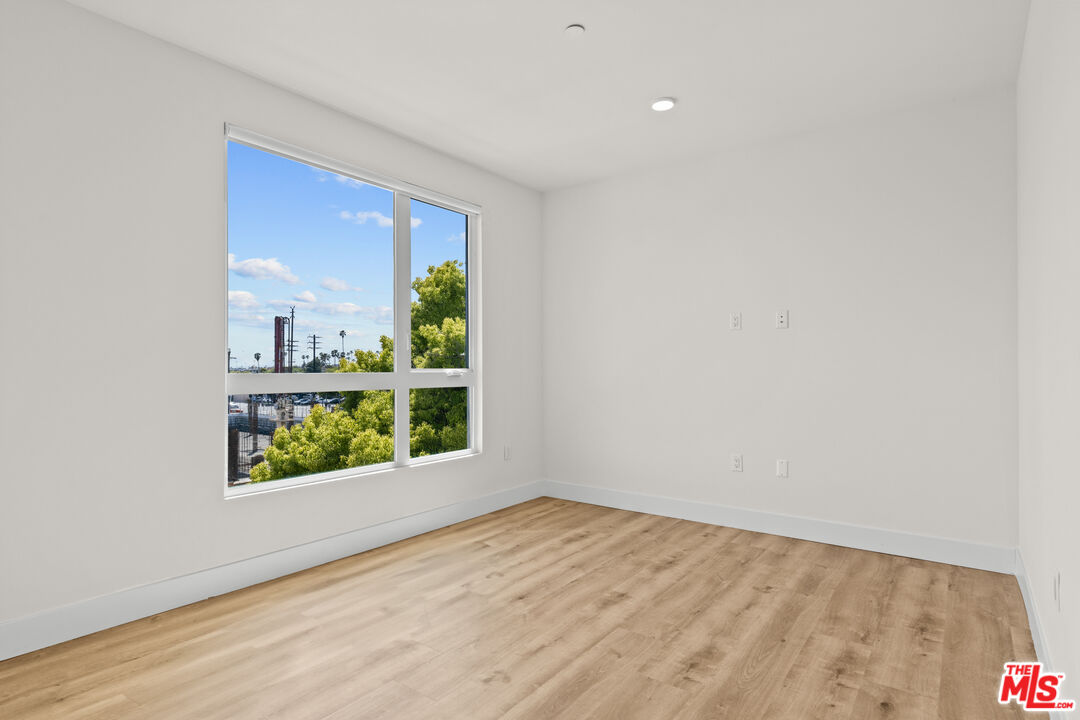 5657 Virginia Ave Unit: 301