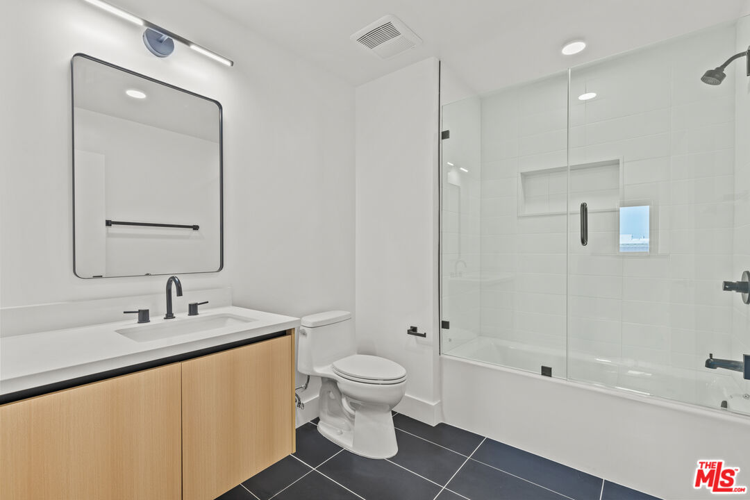 5657 Virginia Ave Unit: 301