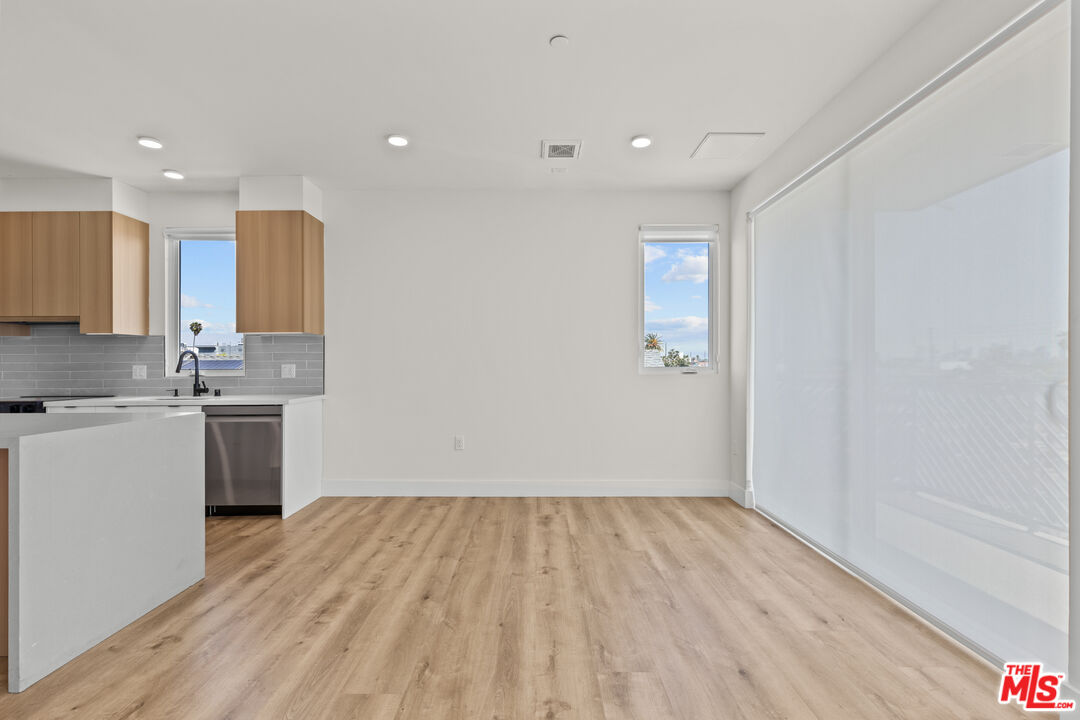 5657 Virginia Ave Unit: 301