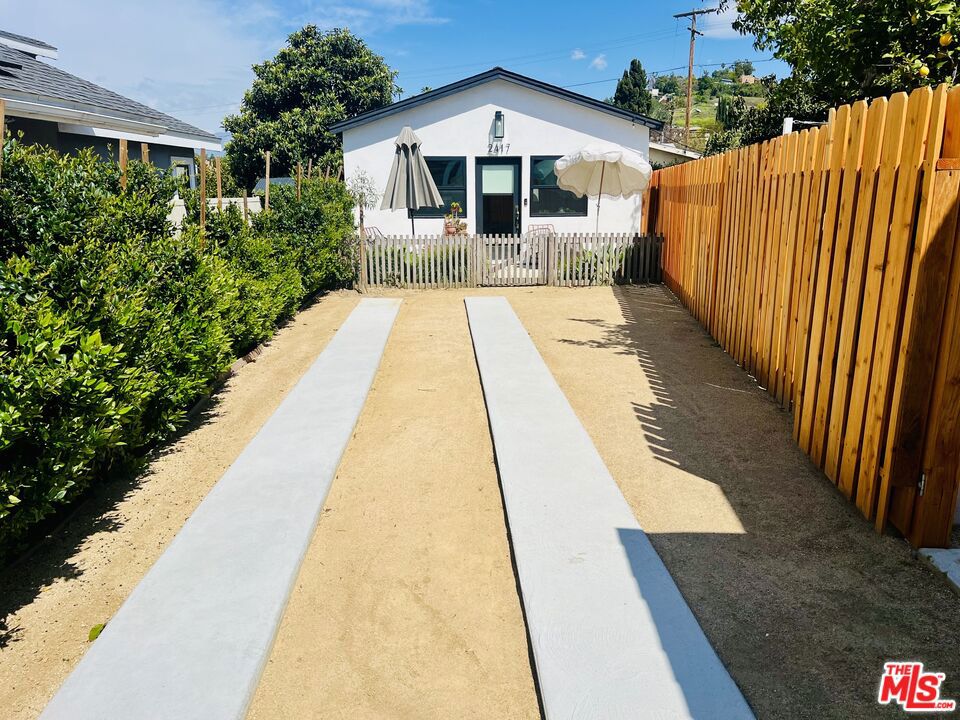 2417 W Avenue 32