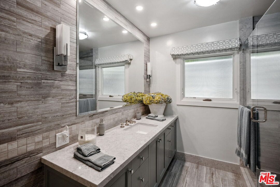 5812 Ocean View Blvd