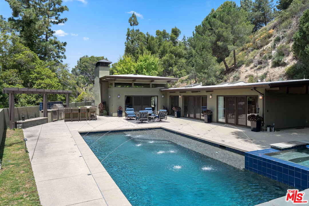 5812 Ocean View Blvd