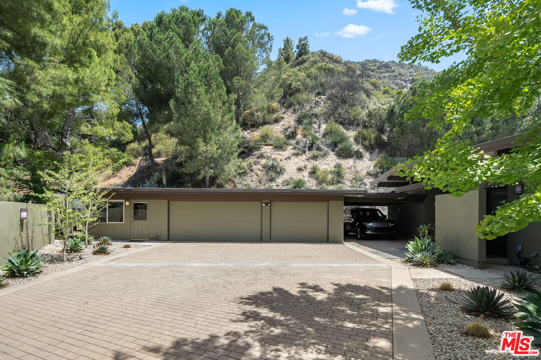 5812 Ocean View Blvd