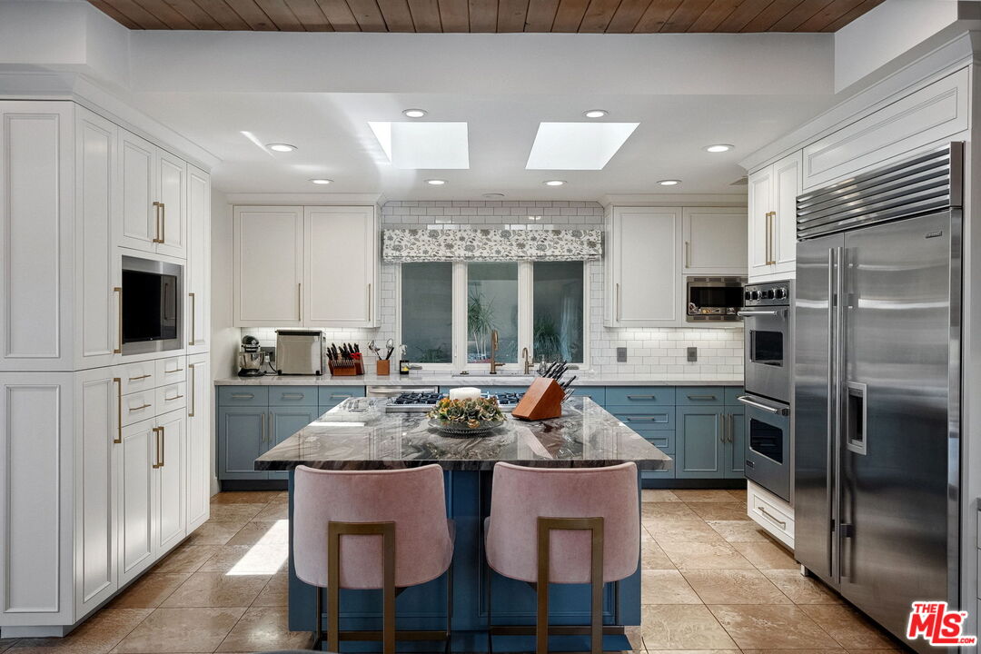 5812 Ocean View Blvd