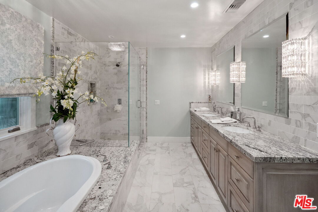 5812 Ocean View Blvd