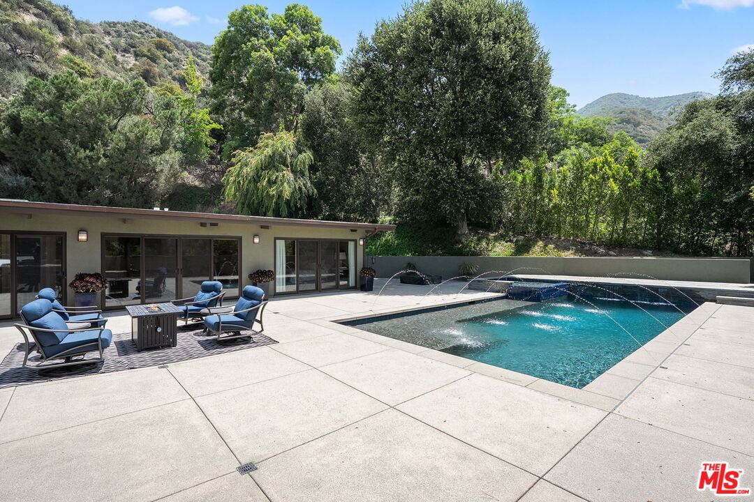 5812 Ocean View Blvd