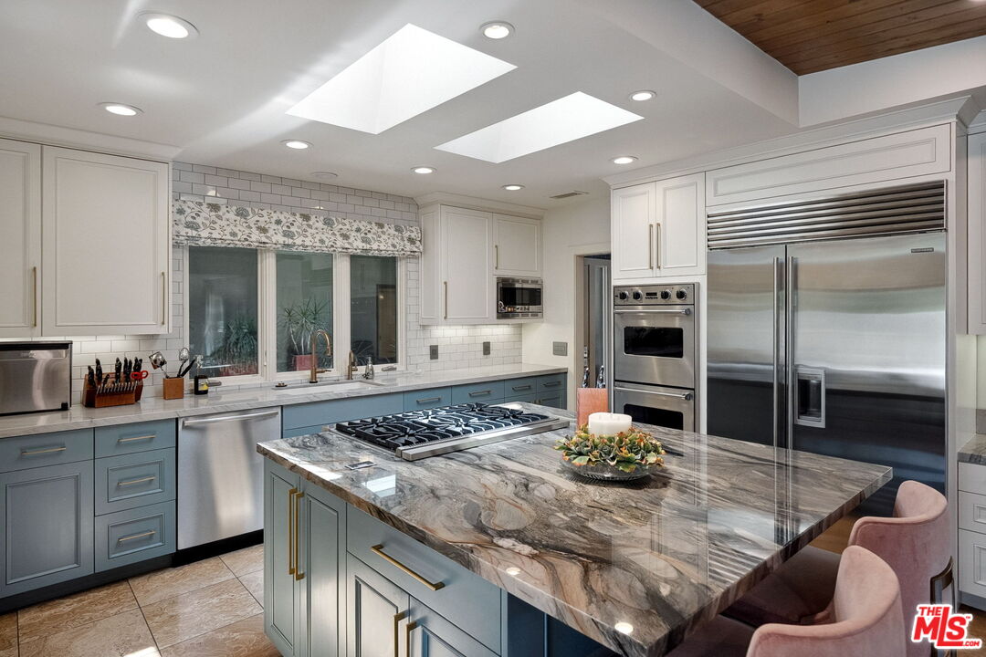 5812 Ocean View Blvd