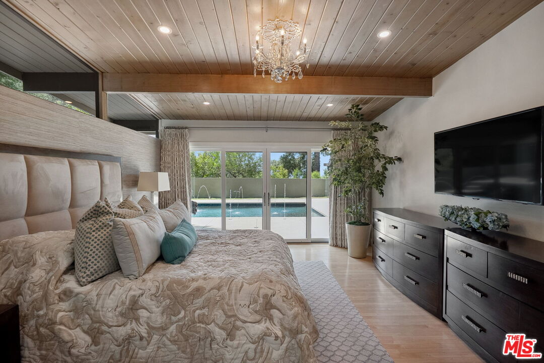 5812 Ocean View Blvd