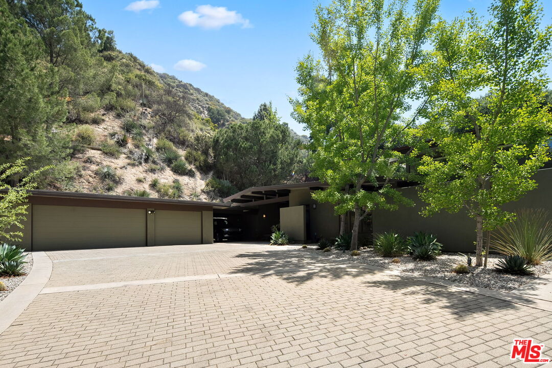 5812 Ocean View Blvd