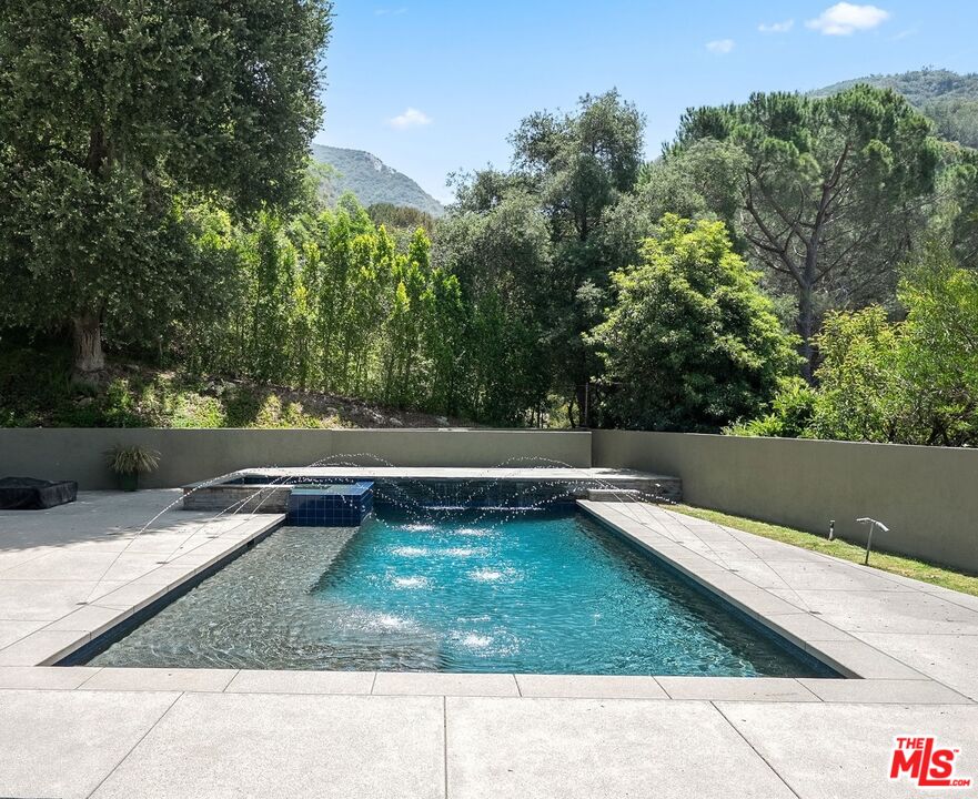 5812 Ocean View Blvd