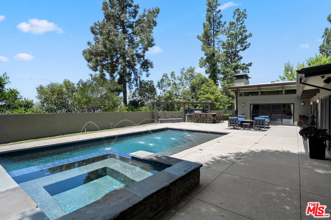 5812 Ocean View Blvd