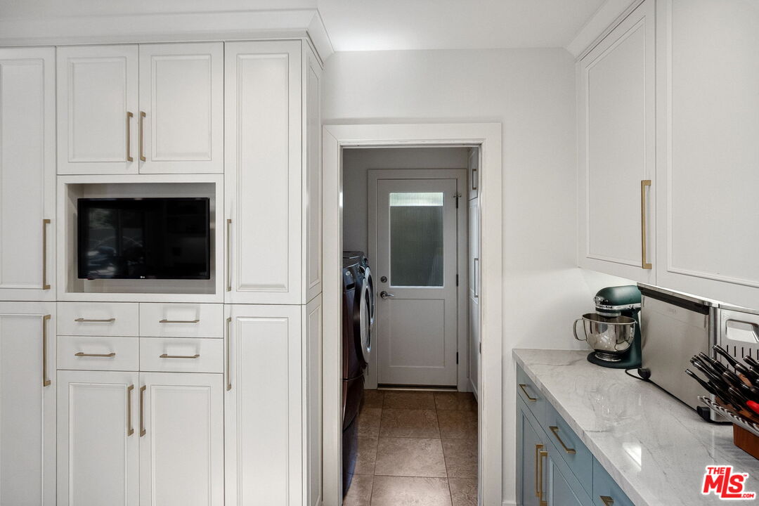 5812 Ocean View Blvd