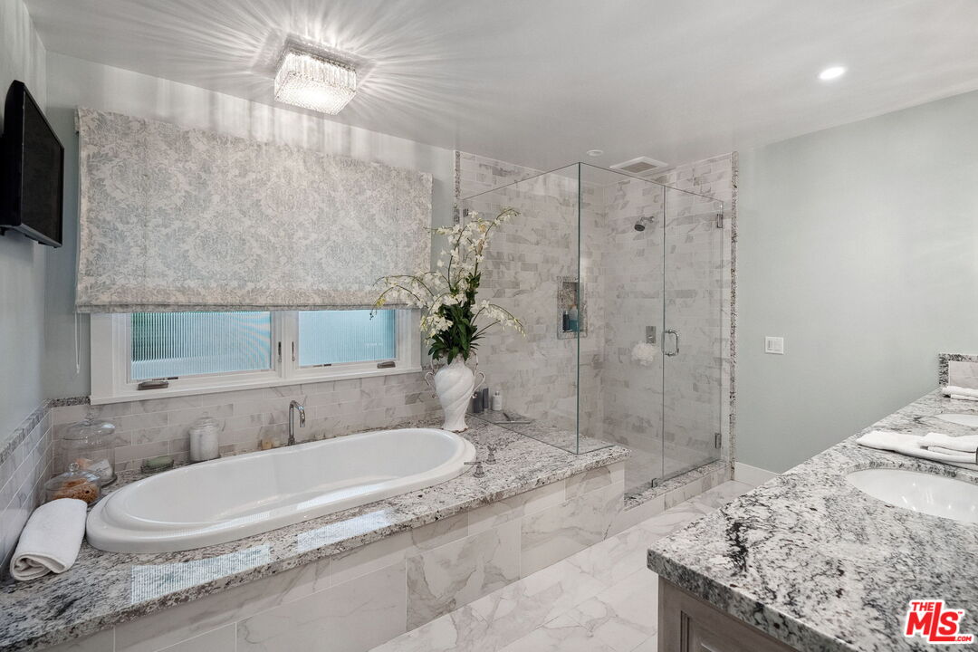 5812 Ocean View Blvd