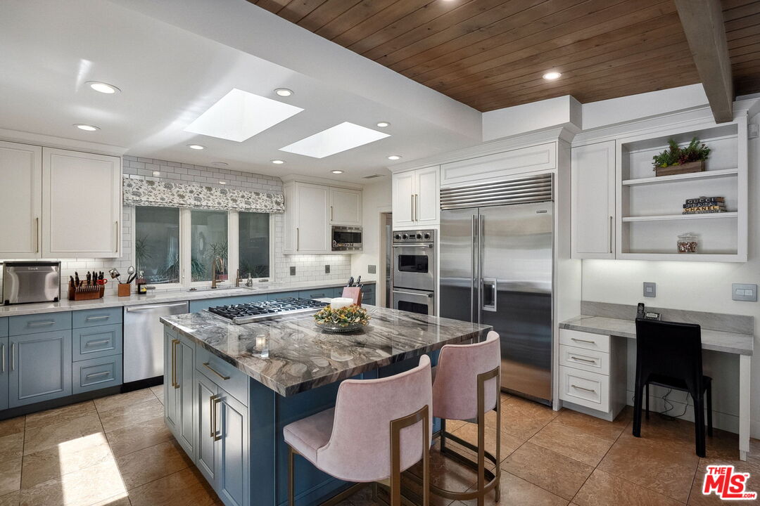 5812 Ocean View Blvd