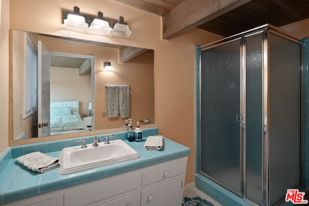 5812 Ocean View Blvd