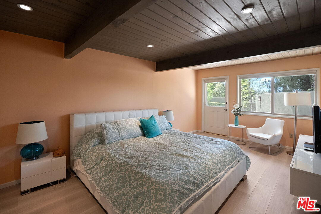 5812 Ocean View Blvd