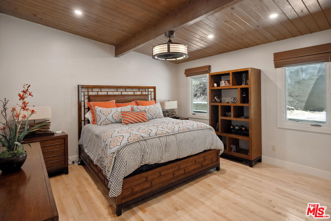 5812 Ocean View Blvd