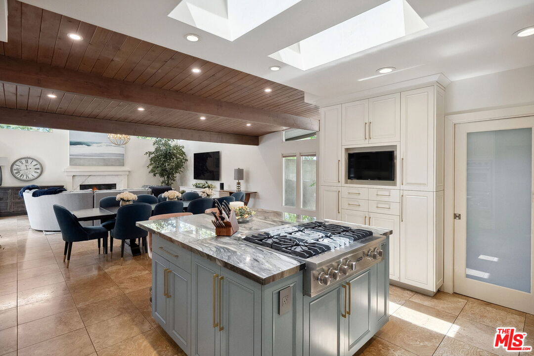 5812 Ocean View Blvd