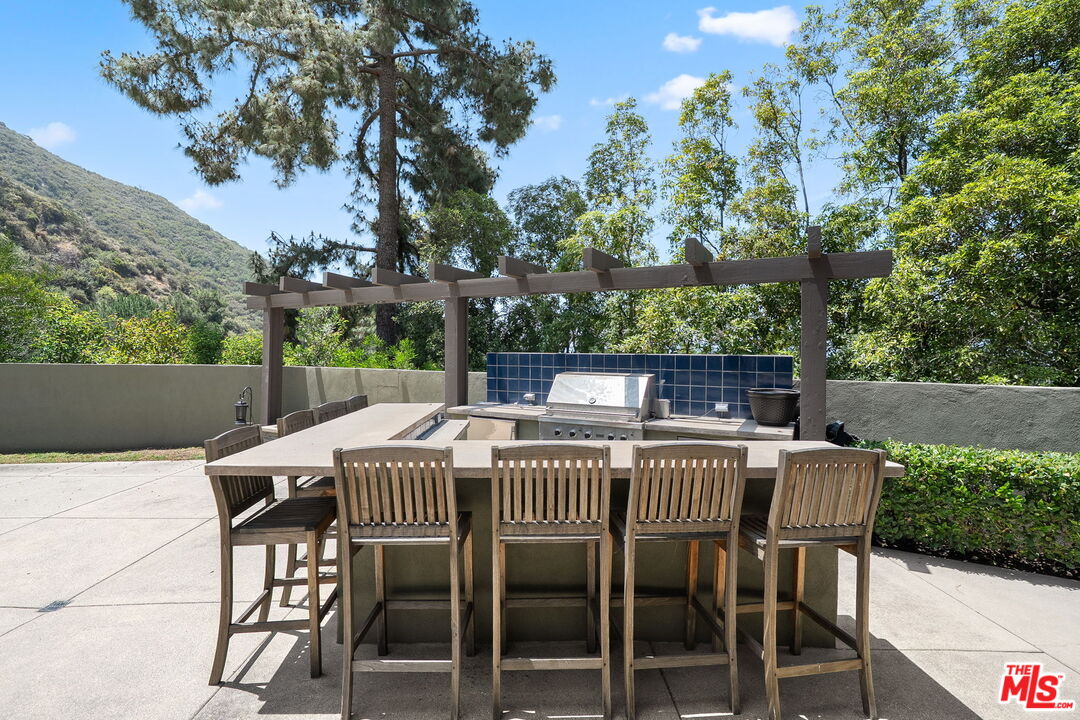 5812 Ocean View Blvd