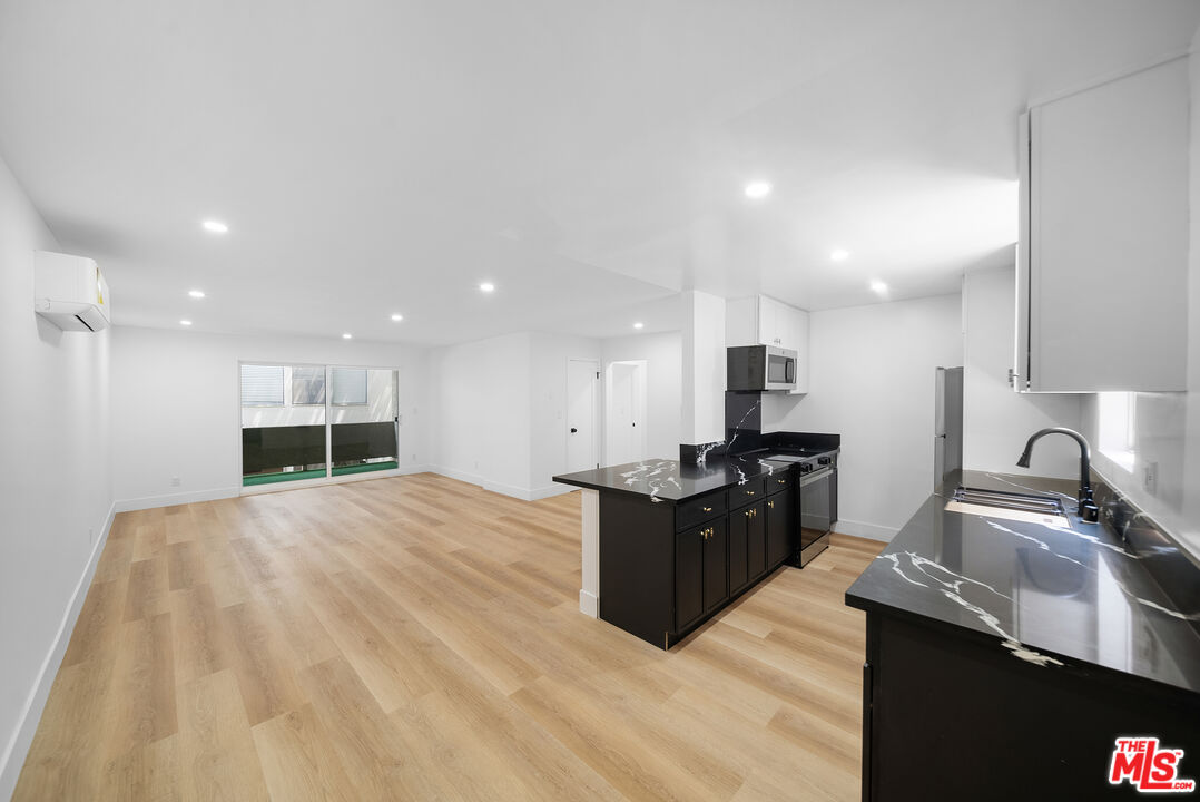 605 San Vicente Blvd Unit: 204