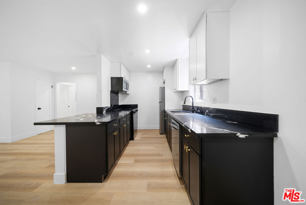 605 San Vicente Blvd Unit: 204