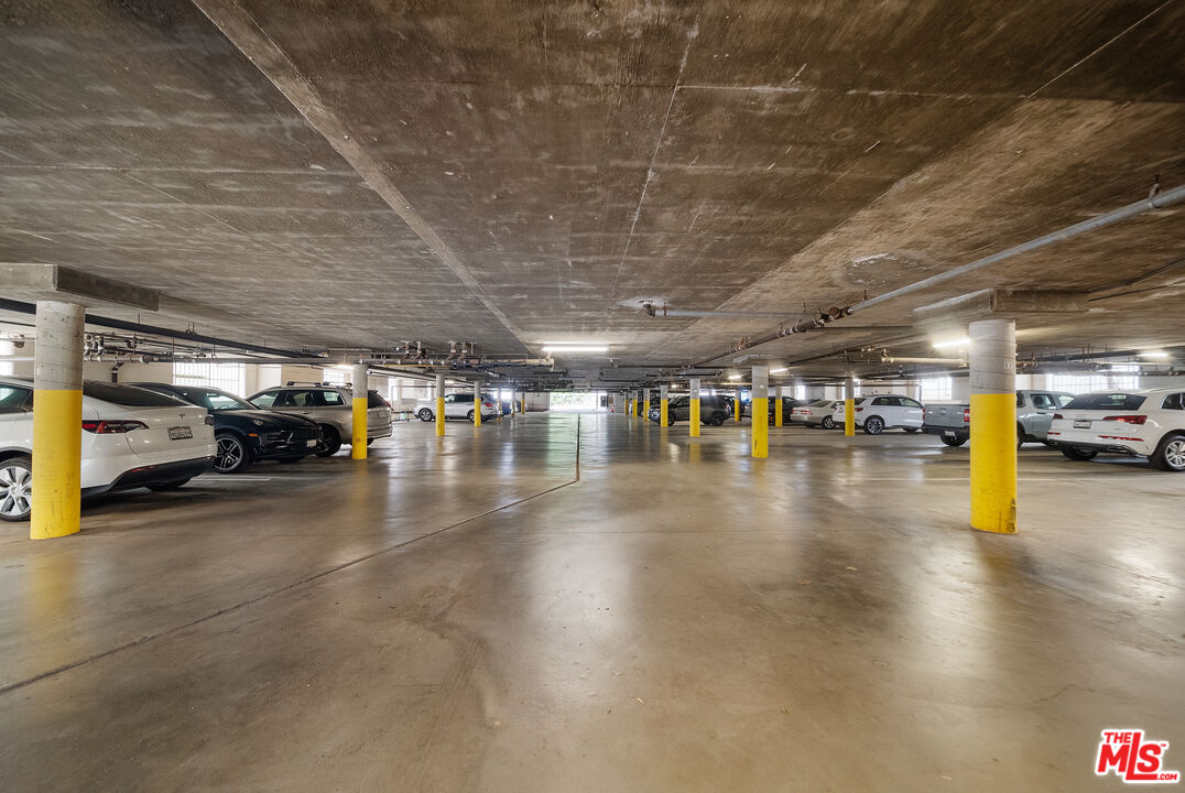 605 San Vicente Blvd Unit: 204