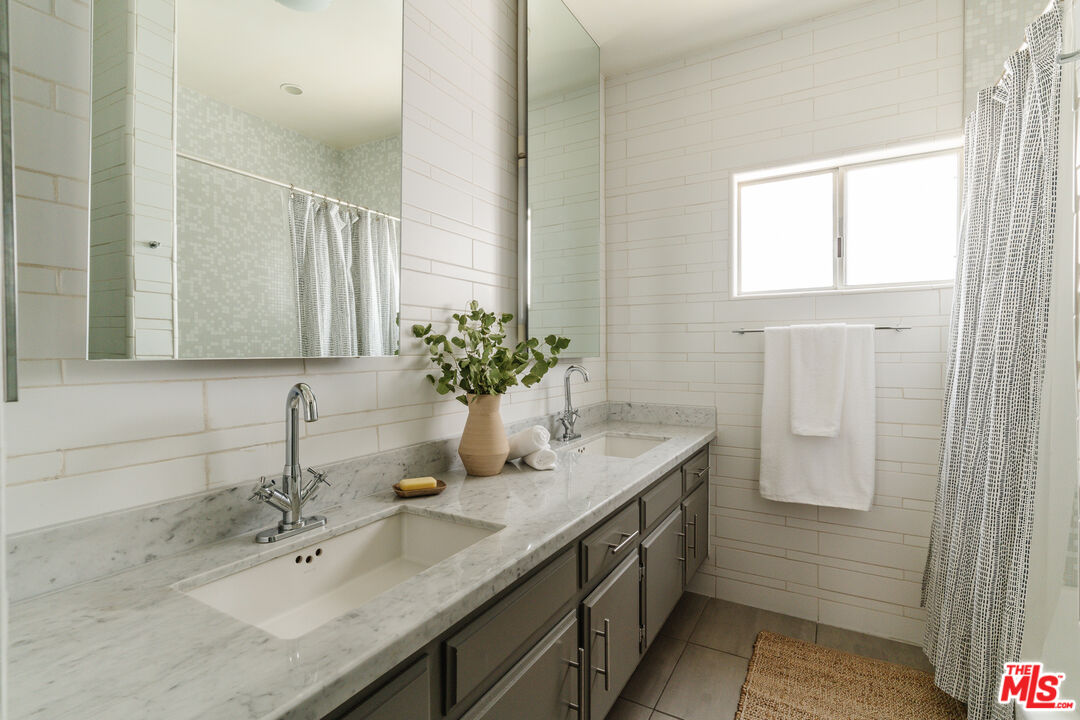 11906 Gorham Ave Unit: 6