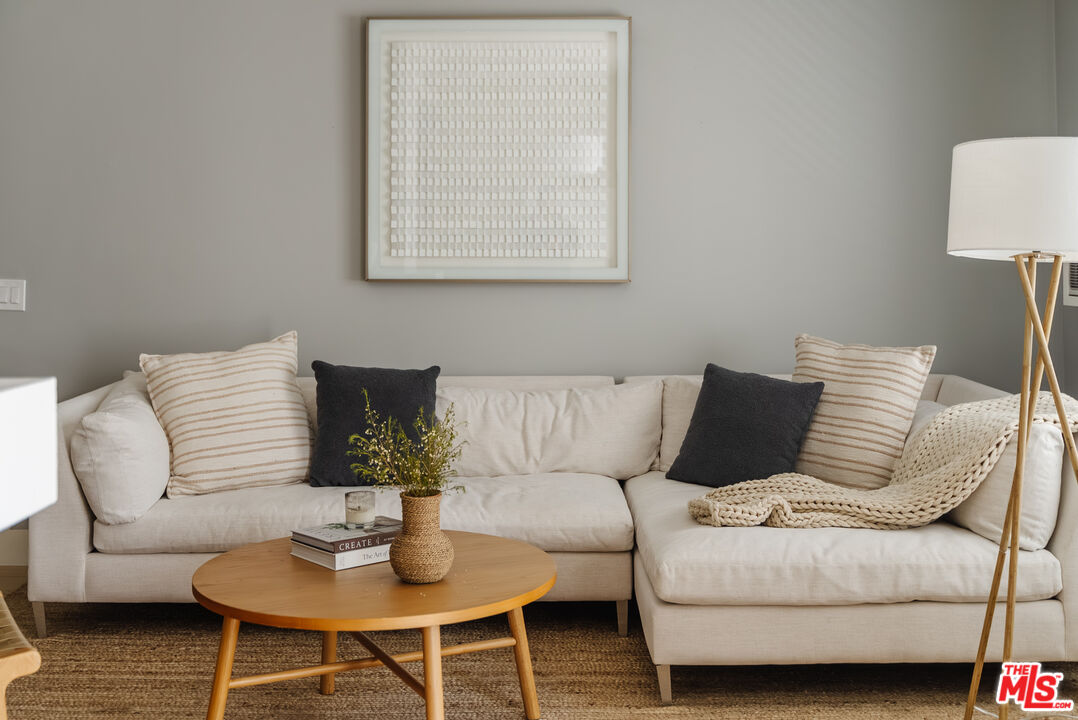 11906 Gorham Ave Unit: 6