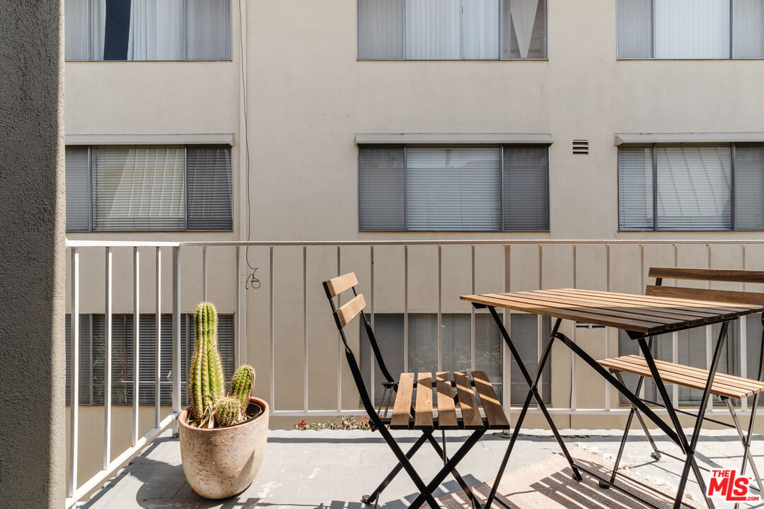 11906 Gorham Ave Unit: 6