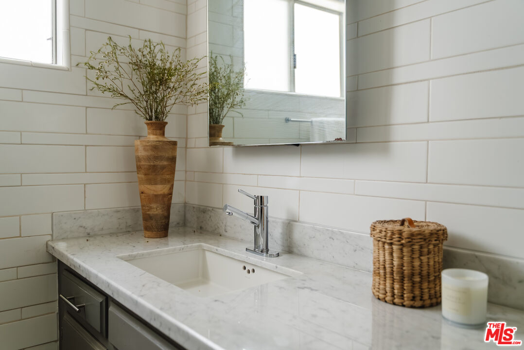 11906 Gorham Ave Unit: 6