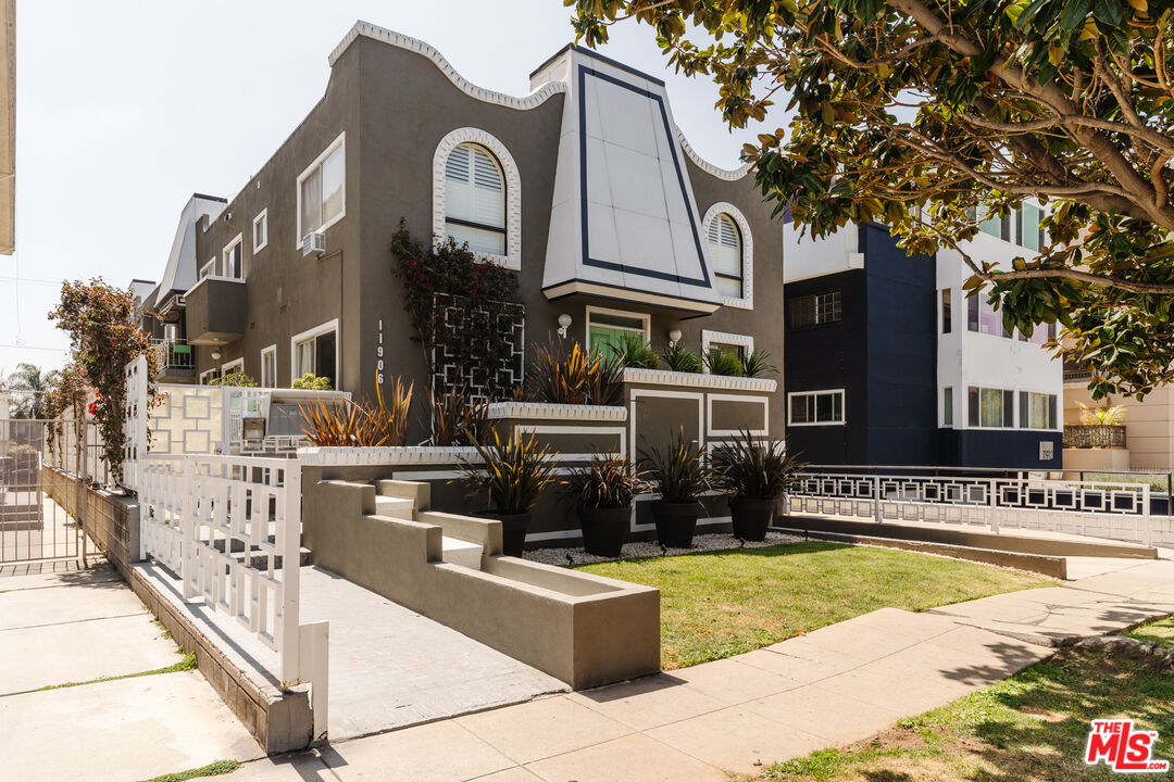 11906 Gorham Ave Unit: 6