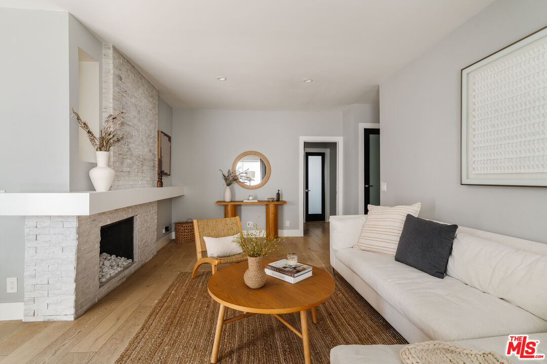 11906 Gorham Ave Unit: 6