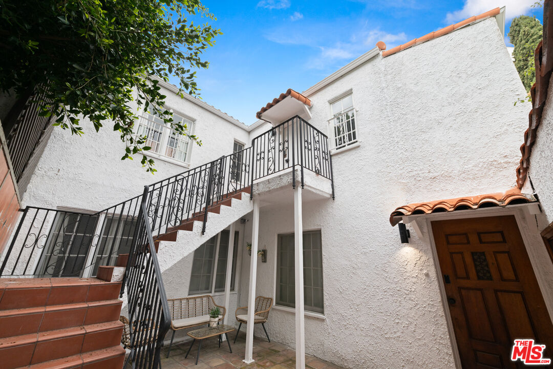 237 S Doheny Drive