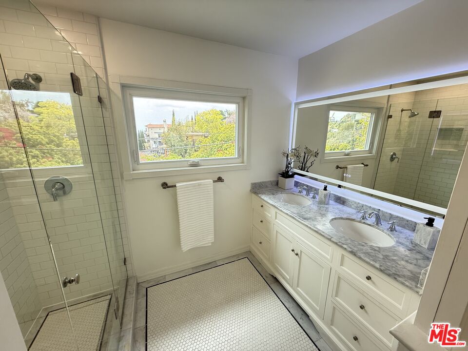 1622 Sunset Plaza Dr