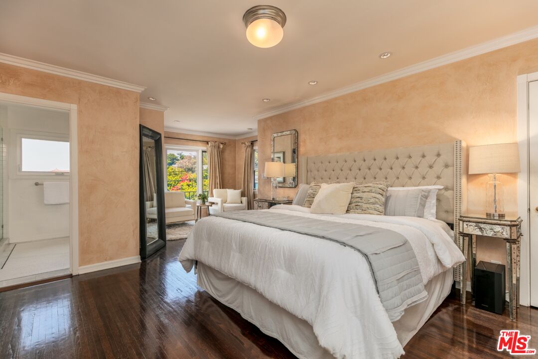1622 Sunset Plaza Dr
