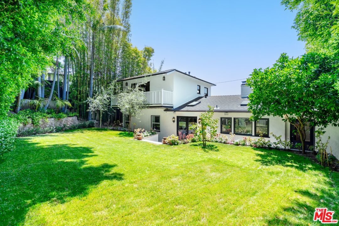 1622 Sunset Plaza Dr