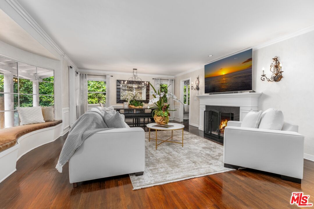 1622 Sunset Plaza Dr