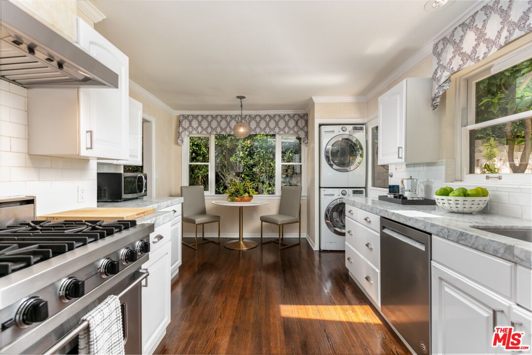 1622 Sunset Plaza Dr