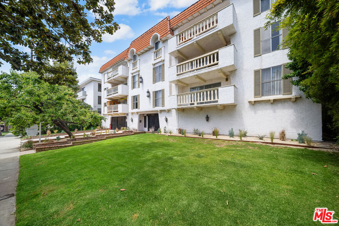 605 San Vicente Blvd Unit: 202