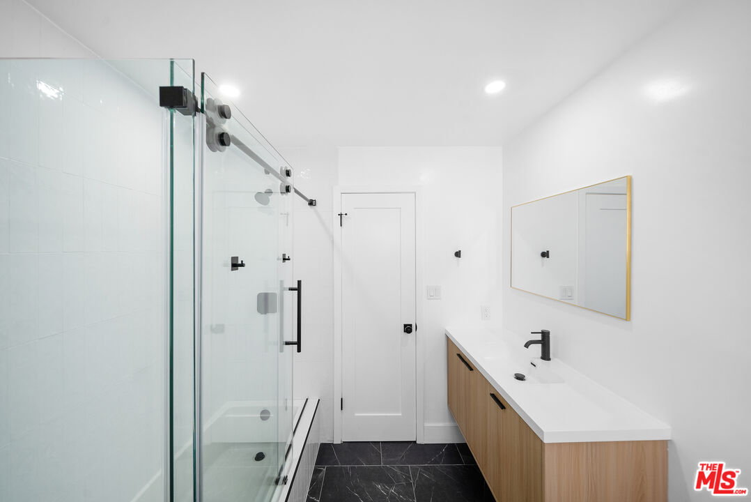 605 San Vicente Blvd Unit: 202