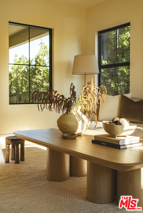 414 N Beachwood Drive