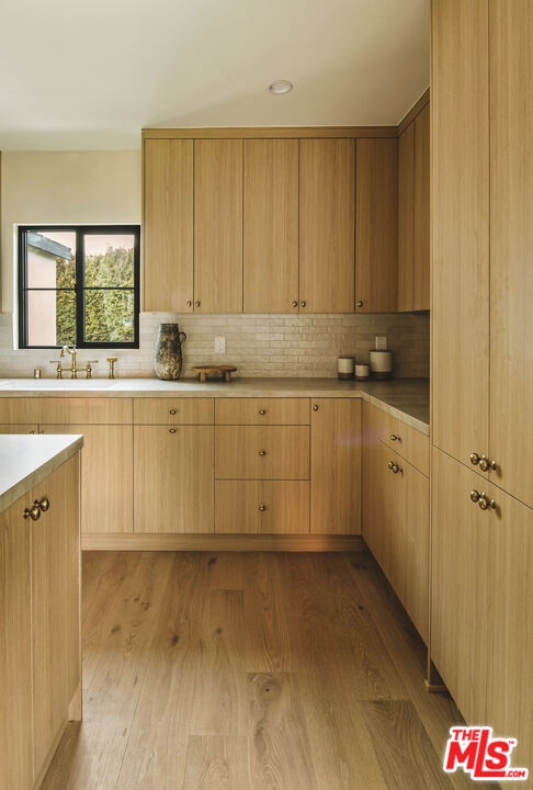 414 N Beachwood Drive