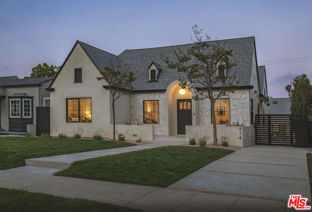 414 N Beachwood Drive