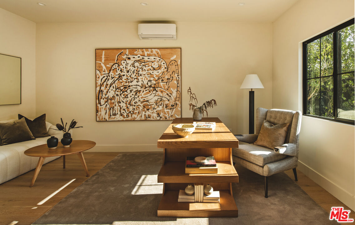 414 N Beachwood Drive