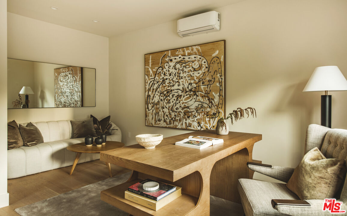 414 N Beachwood Drive