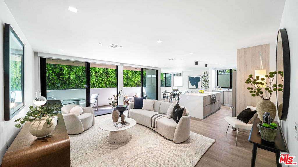 153 San Vicente Boulevard 2B