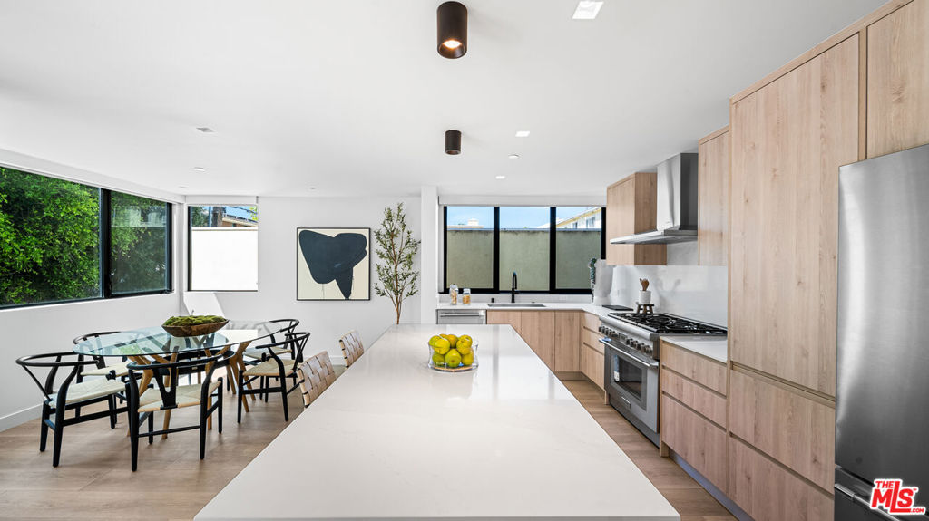 153 San Vicente Boulevard 2B