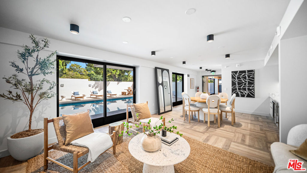 153 San Vicente Boulevard 2B