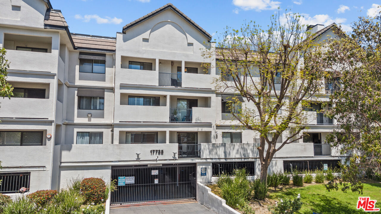 17735 Kinzie St Unit: 108